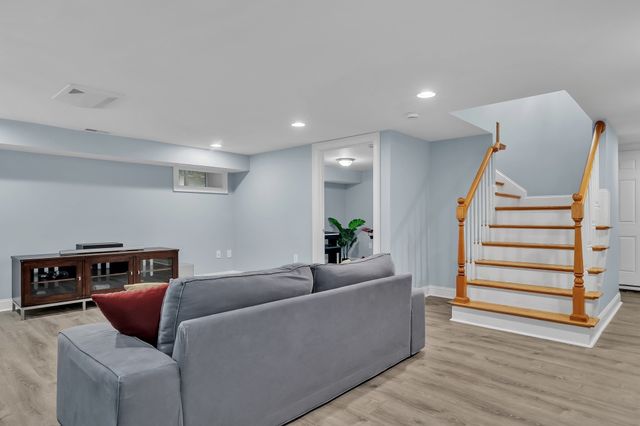 39 Arcola St, Lexington, MA 02420