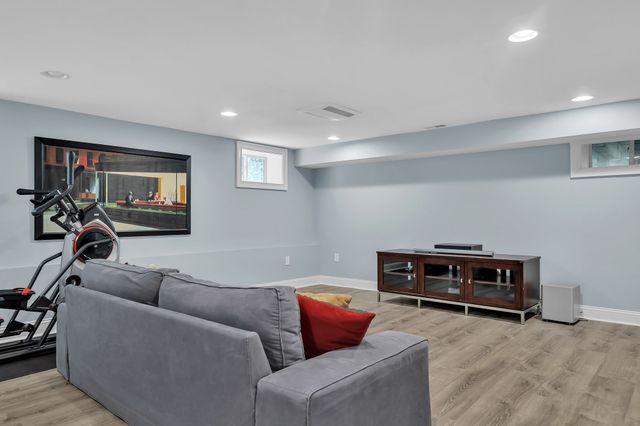 39 Arcola St, Lexington, MA 02420
