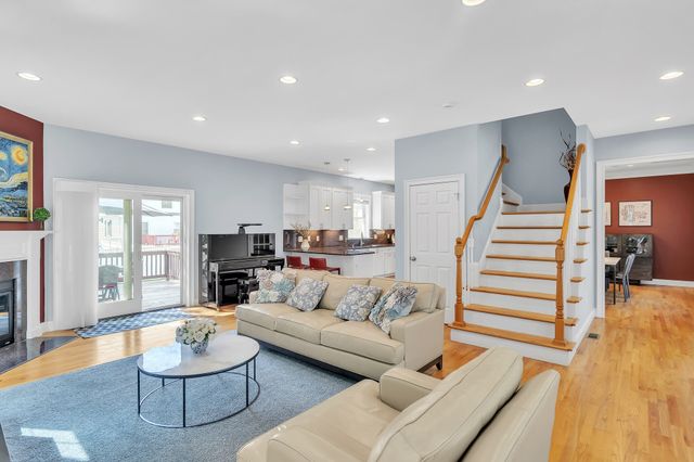 39 Arcola St, Lexington, MA 02420
