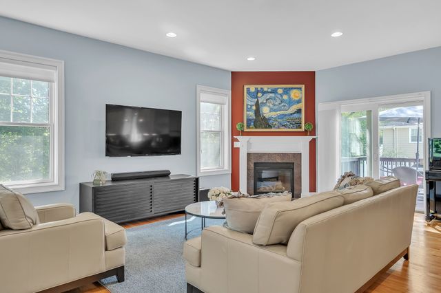 39 Arcola St, Lexington, MA 02420