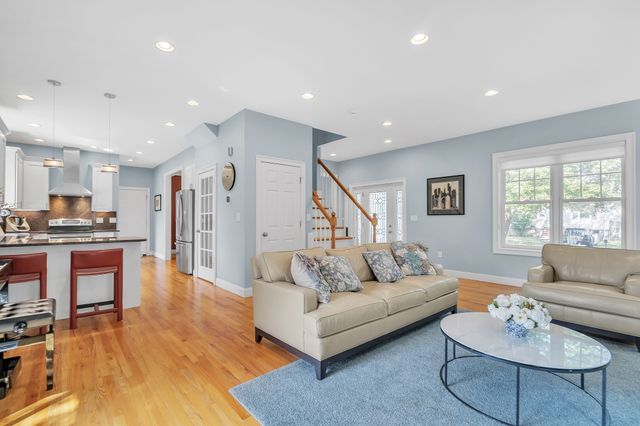 39 Arcola St, Lexington, MA 02420