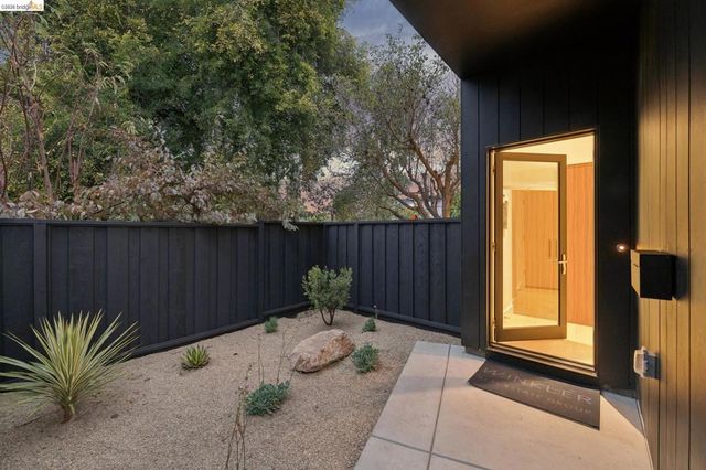 1523 Stuart, Berkeley, CA 94703