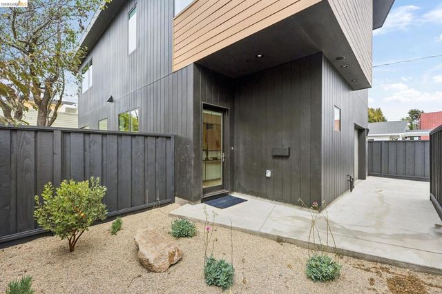 1523 Stuart, Berkeley, CA 94703