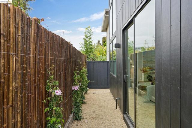 1523 Stuart, Berkeley, CA 94703