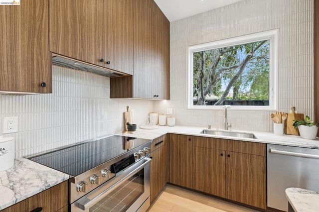 1523 Stuart, Berkeley, CA 94703