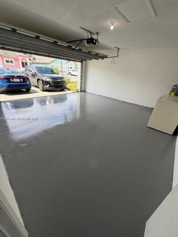 1034 W Jasmine Ln, North Lauderdale, FL 33068