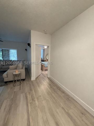6960 SW 39th St E102, Davie, FL 33314