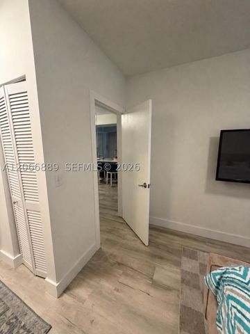 6960 SW 39th St E102, Davie, FL 33314