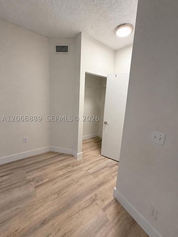 6960 SW 39th St E102, Davie, FL 33314