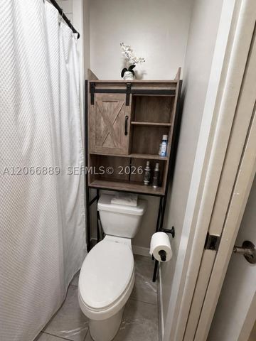 6960 SW 39th St E102, Davie, FL 33314