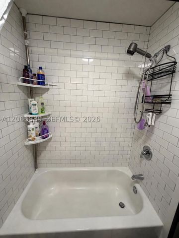 6960 SW 39th St E102, Davie, FL 33314