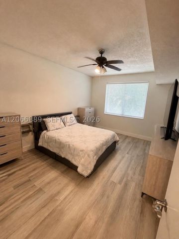 6960 SW 39th St E102, Davie, FL 33314