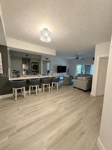 6960 SW 39th St E102, Davie, FL 33314