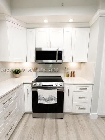 6960 SW 39th St E102, Davie, FL 33314