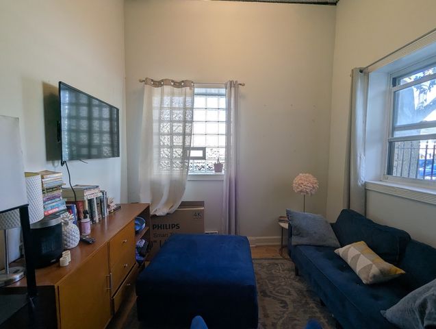 1657 N Monticello Avenue, Chicago, IL 60647