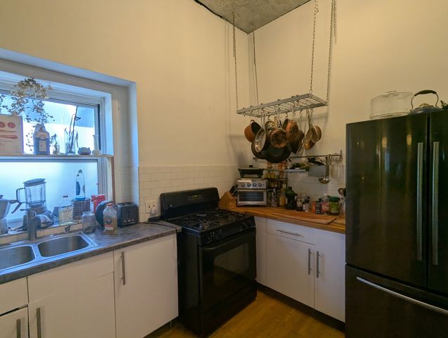 1657 N Monticello Avenue, Chicago, IL 60647