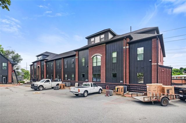 1137 N Leverett Avenue 202, Fayetteville, AR 72703