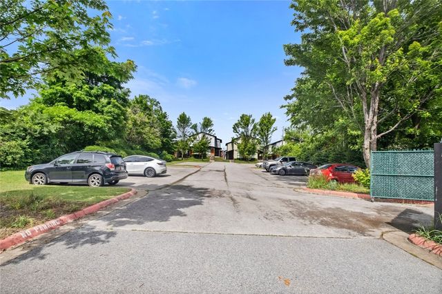 1137 N Leverett Avenue 202, Fayetteville, AR 72703