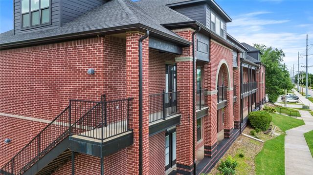 1137 N Leverett Avenue 202, Fayetteville, AR 72703