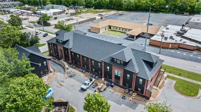 1137 N Leverett Avenue 202, Fayetteville, AR 72703