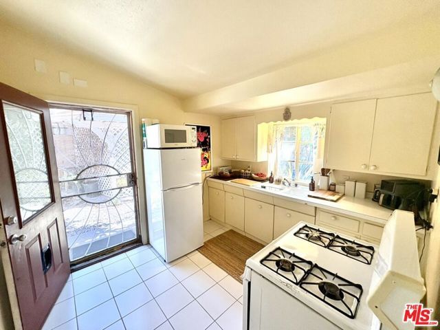 6041 Cleon Avenue, North Hollywood (los Angeles), CA 91606