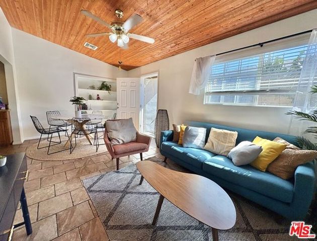 6041 Cleon Avenue, North Hollywood (los Angeles), CA 91606