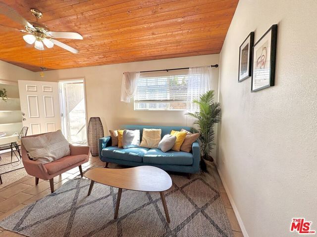 6041 Cleon Avenue, North Hollywood (los Angeles), CA 91606