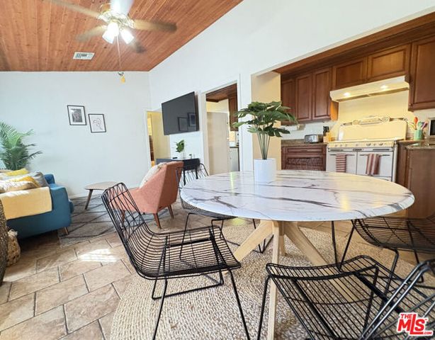 6041 Cleon Avenue, North Hollywood (los Angeles), CA 91606