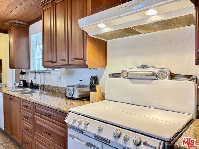 6041 Cleon Avenue, North Hollywood (los Angeles), CA 91606