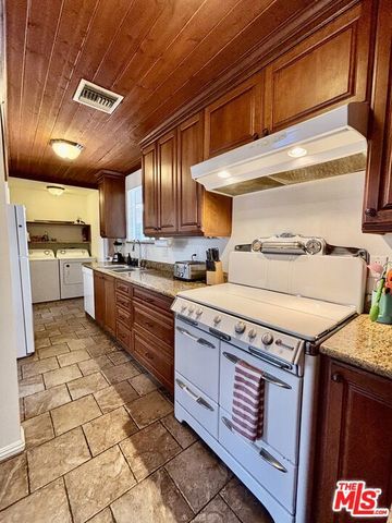 6041 Cleon Avenue, North Hollywood (los Angeles), CA 91606