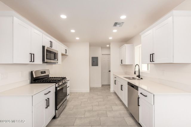 417 S Kenyon Drive, Tucson, AZ 85710
