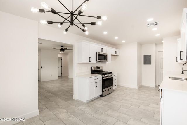 417 S Kenyon Drive, Tucson, AZ 85710