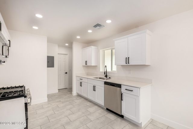 417 S Kenyon Drive, Tucson, AZ 85710