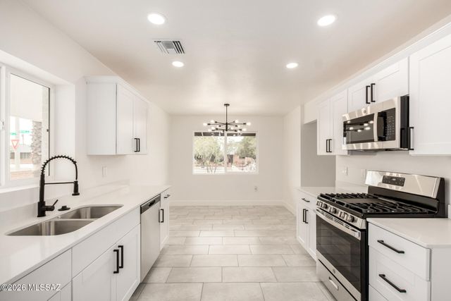 417 S Kenyon Drive, Tucson, AZ 85710