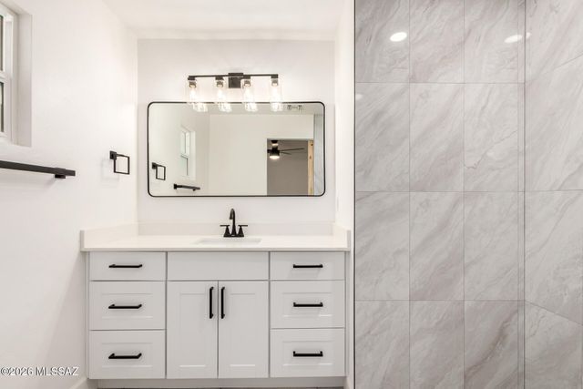 417 S Kenyon Drive, Tucson, AZ 85710