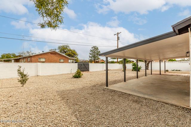 417 S Kenyon Drive, Tucson, AZ 85710
