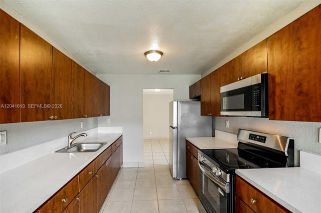 3333 NW 32nd Ct, Lauderdale Lakes, FL 33309