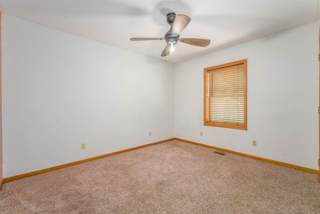 219 W 13th Ave, Winfield, KS 67156