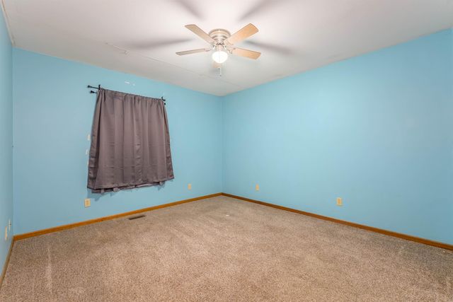 219 W 13th Ave, Winfield, KS 67156