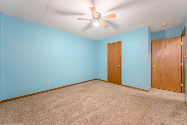 219 W 13th Ave, Winfield, KS 67156