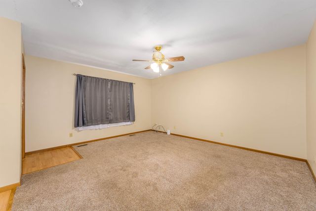 219 W 13th Ave, Winfield, KS 67156