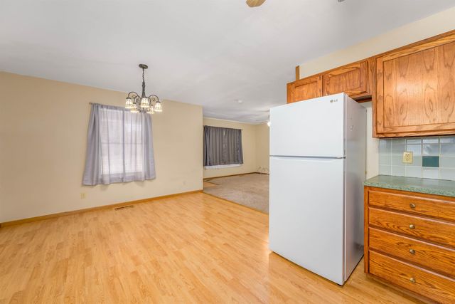 219 W 13th Ave, Winfield, KS 67156