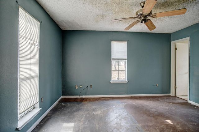 148 Pine Valley DR, Paige, TX 78659