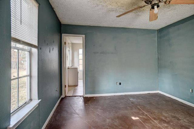 148 Pine Valley DR, Paige, TX 78659