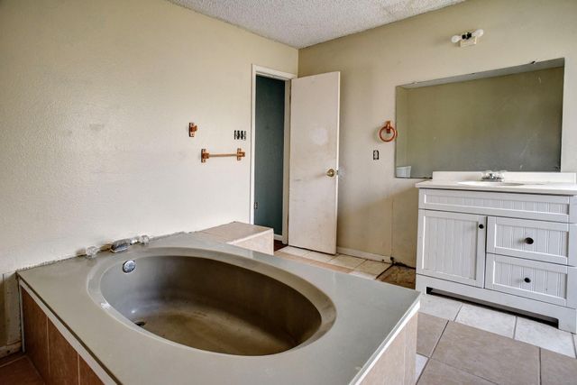 148 Pine Valley DR, Paige, TX 78659