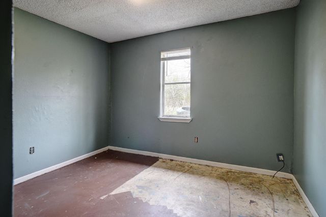 148 Pine Valley DR, Paige, TX 78659