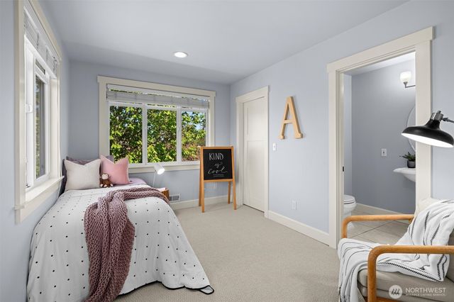 8304 54th Avenue S, Seattle, WA 98118