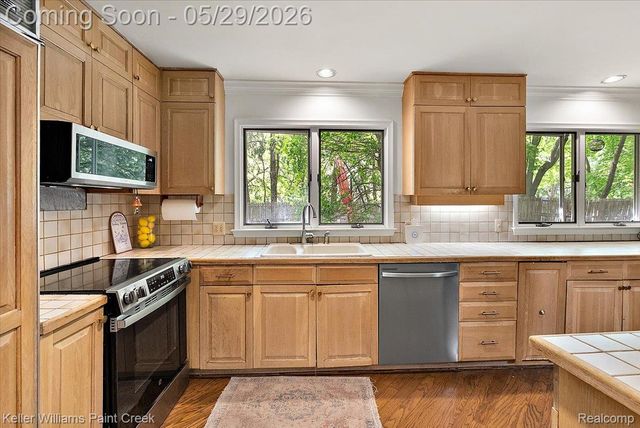 5795 Thorny Ash Road, Oakland Charter Township, MI 48306
