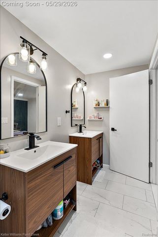 5795 Thorny Ash Road, Oakland Charter Township, MI 48306