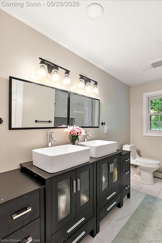 5795 Thorny Ash Road, Oakland Charter Township, MI 48306
